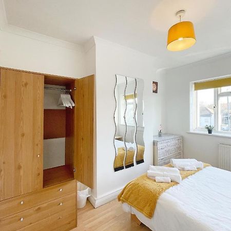 Apartament 3 Bed Duplex Flat, Free Wifi & Netflix, Ideal For Contractors Gravesend Zewnętrze zdjęcie